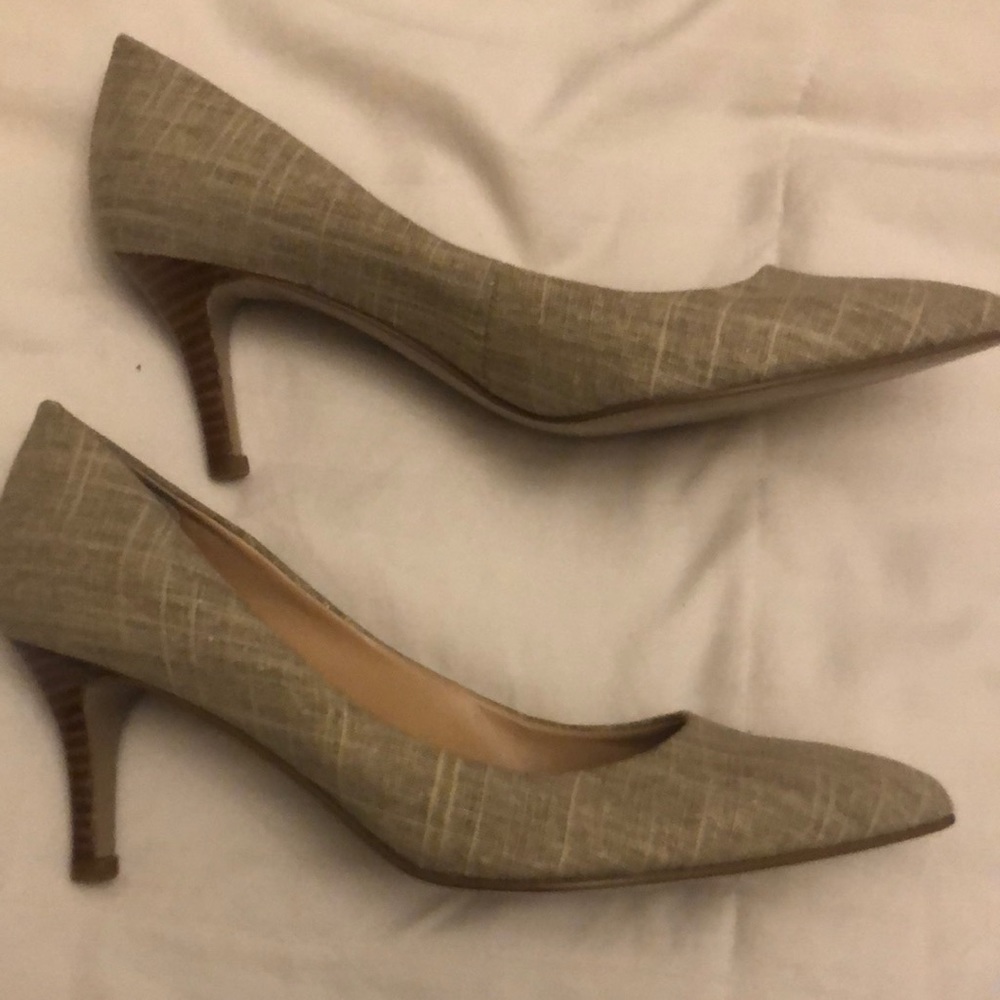 Tan Pointed toe pumps